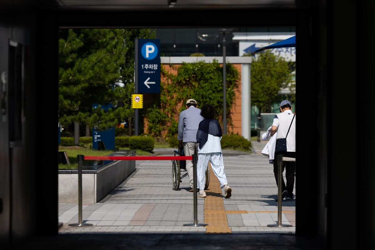 South Korea: About 10,000 Doctors Walk Off Jobs, Latest in Months-Long ...