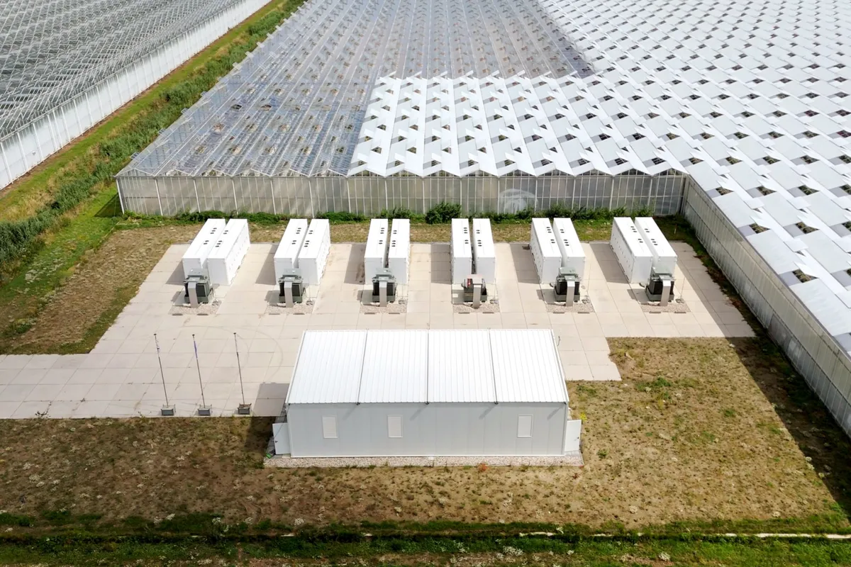 سیستم ذخیره‌سازی انرژی باتری ۱۰ مگاوات ۴ ساعته S4 Energy Zeeland واقع در جنوب غربی هلند.