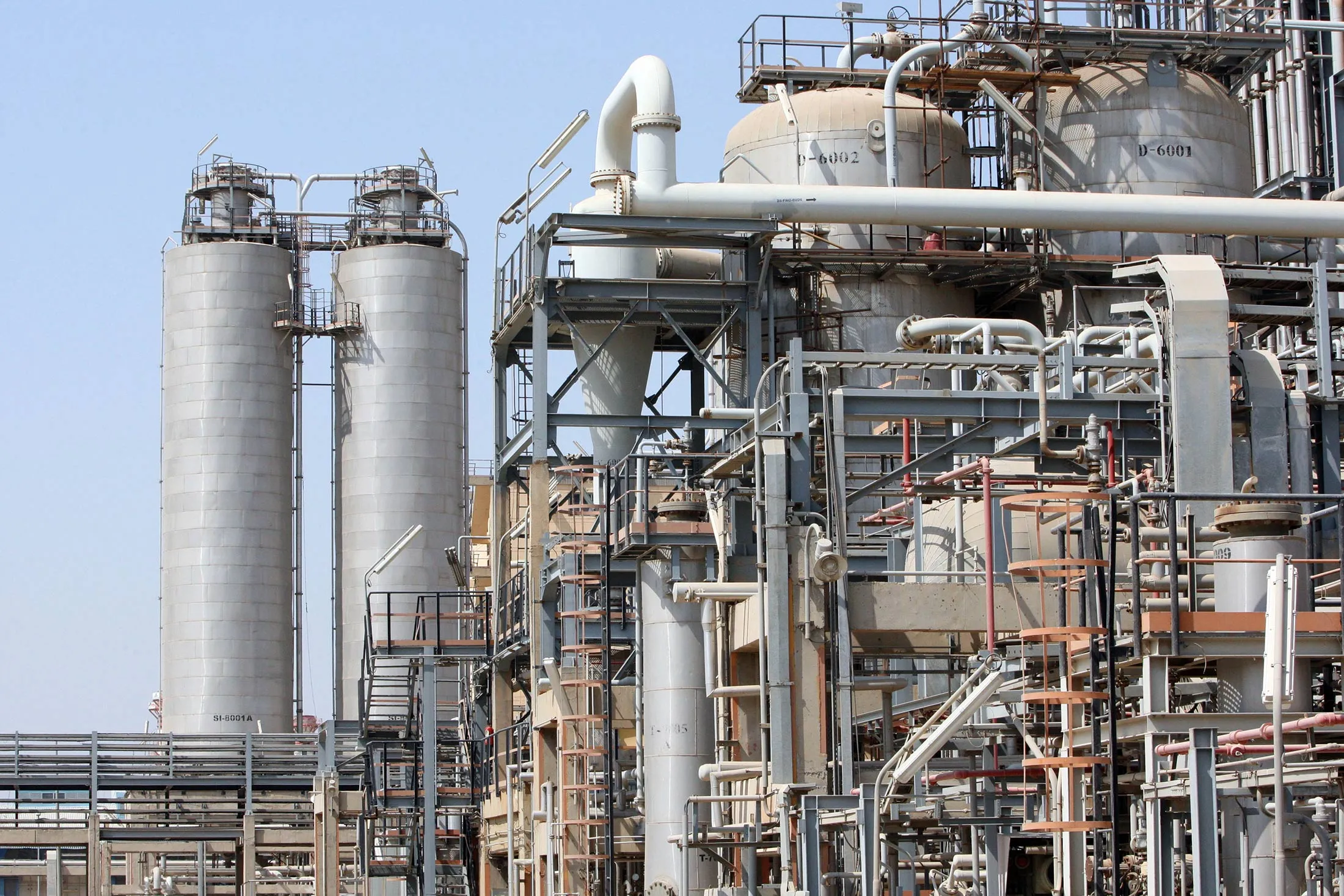 1469118975_Iran-Petrochemical