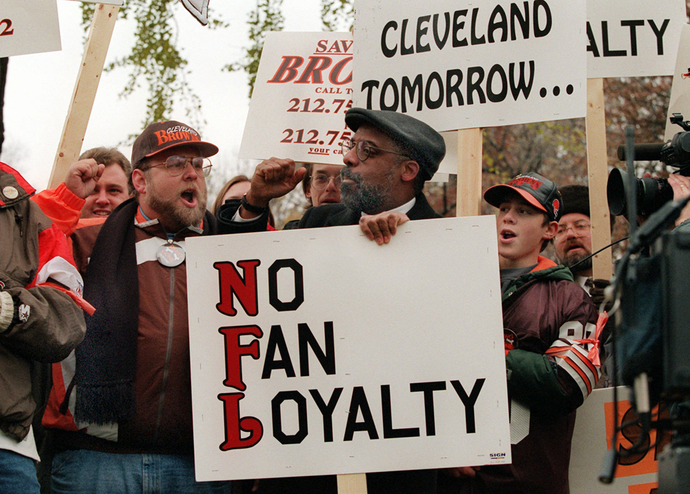 Lost Dawgs: 20 years after Art Modell's public betrayal, has Cleveland  moved on? 