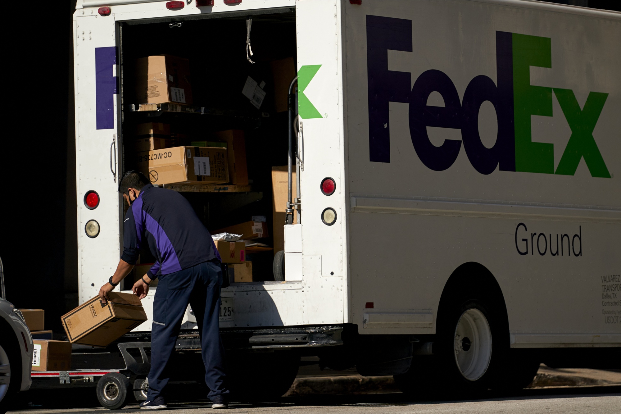 is-fedex-hiring-delivery-drivers-the-best-expedition