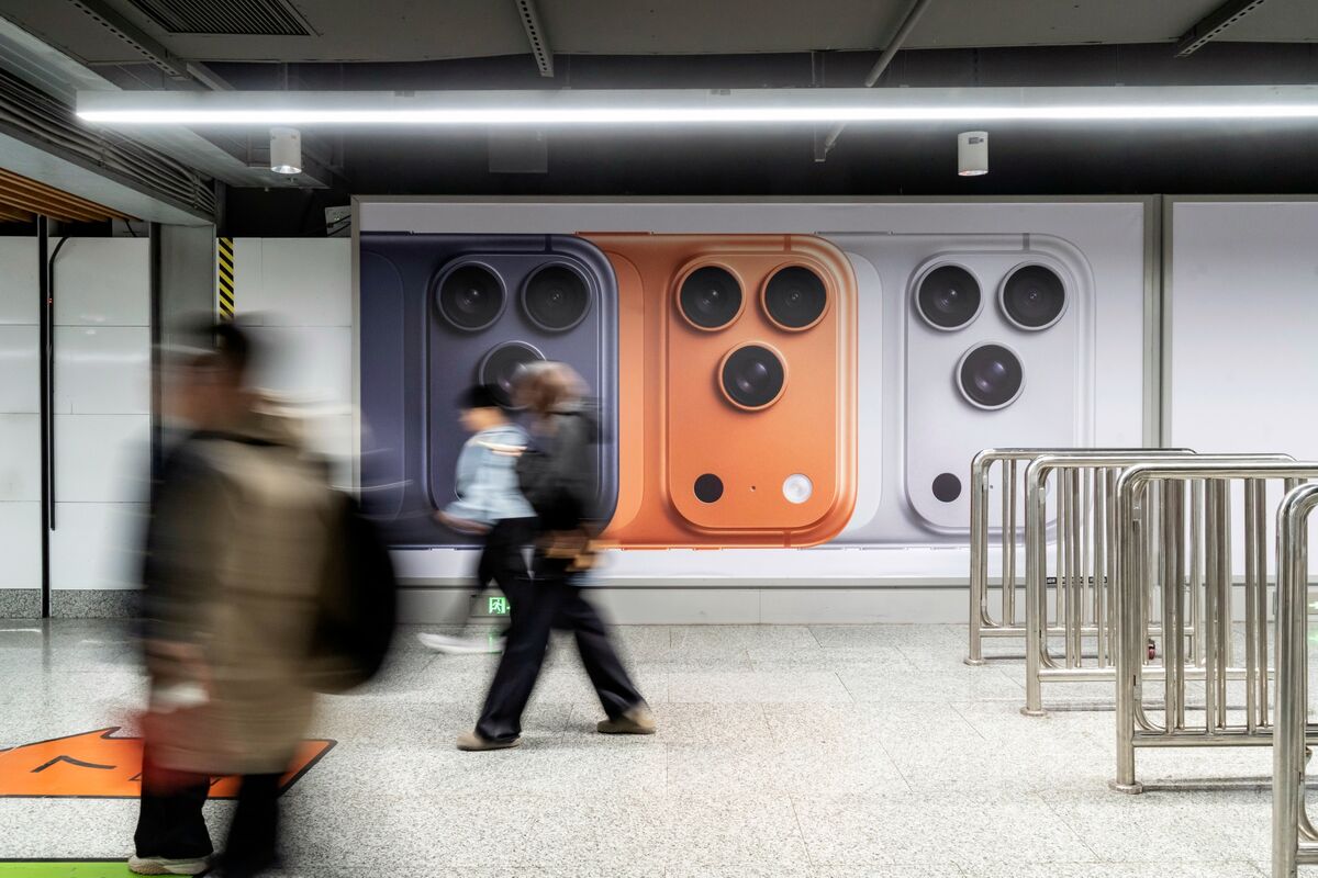 Apple’s Nearly 0 Billion Quarter; When iOS 26.1 Will Be Out; iPad Mini Revamp