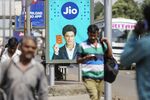 An advertisement for Reliance Jio, featuring Bollywood actor Shah Rukh Khan is displayed at a bus stop in Mumbai, India, on Oct. 24, 2016.