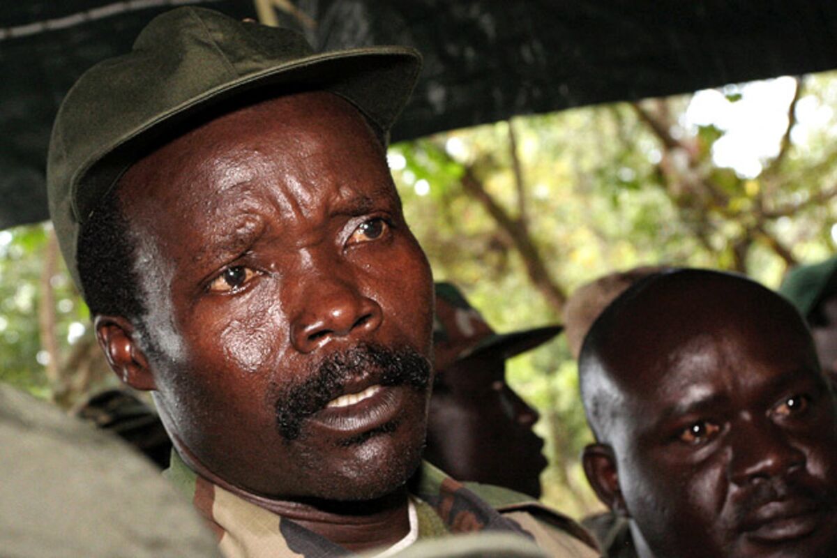 New Kate Spade Tote Bags Accidentally Show Love for Joseph Kony - Bloomberg