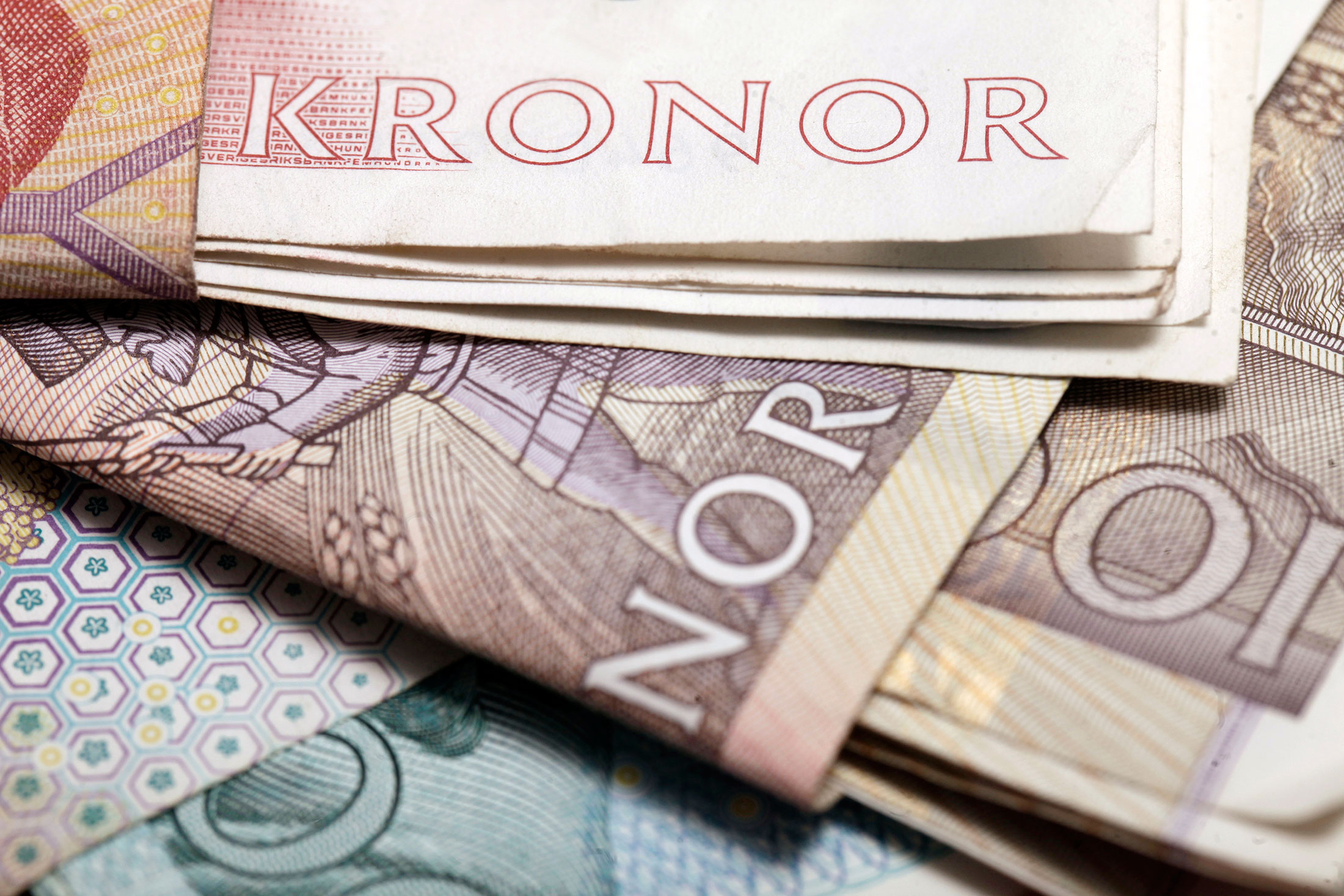 Mixed denomination Swedish kronor notes.
