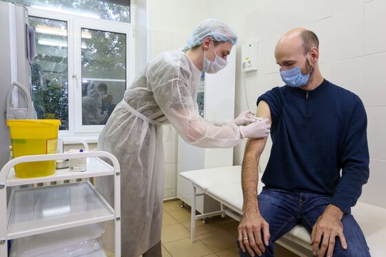 How Russia Shortened the Covid Vaccine Race to Declare Victory