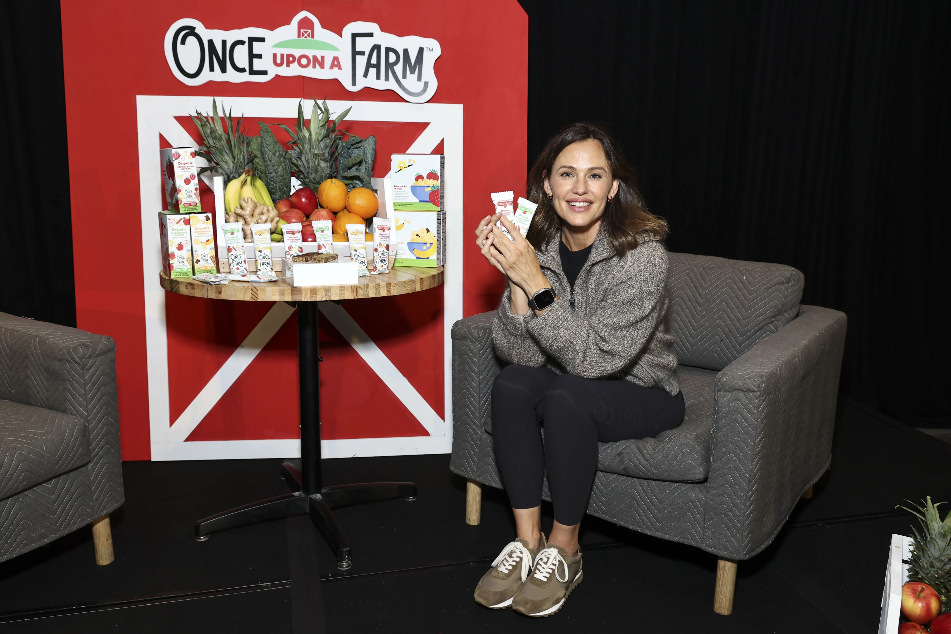 Jennifer Garner at a Once Upon A Farm Refrigerated Oat Bar launch event.