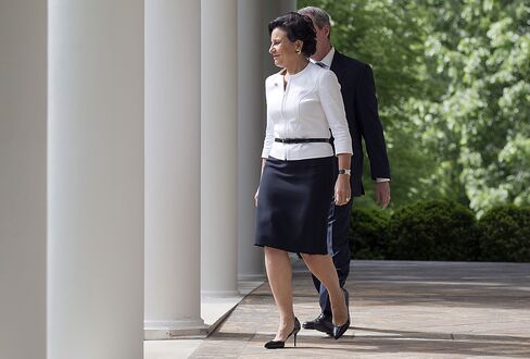 Obama’s Commerce Pick Received $54 Million From Trust in Bahamas