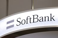 SoftBank Stores Ahead of Group's Earnings 