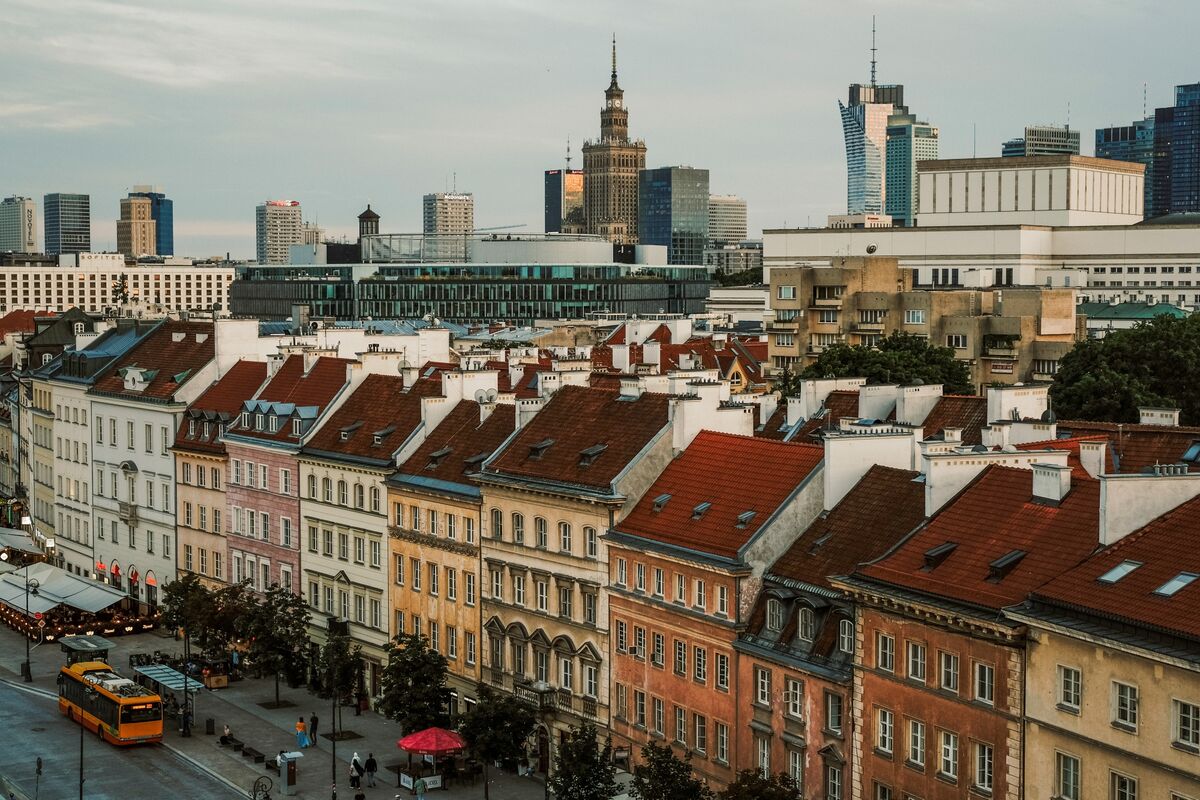 Poland’s Rating Outlook Cut by Moody’s as Budget Risks Increase