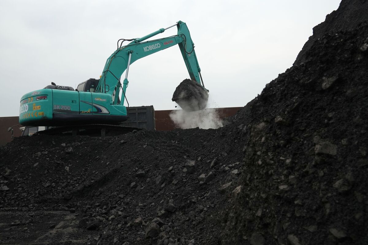 bloomberg.com - Eddie Spence - Indonesia Orders Miners to Provide More Coal Amid Blackouts
