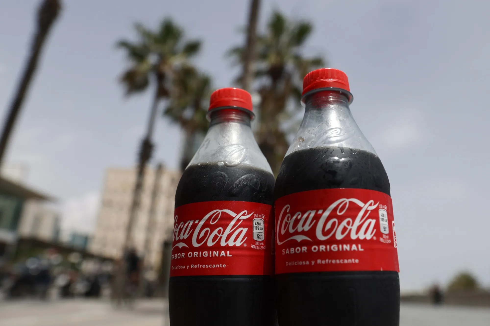 Elusive Coke-Bottling Billionaire Thrust Into FTSE Limelight - Bloomberg