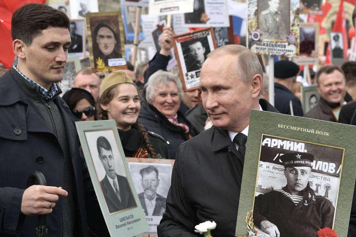 A Message to Putin From 42 Million Dead - Bloomberg