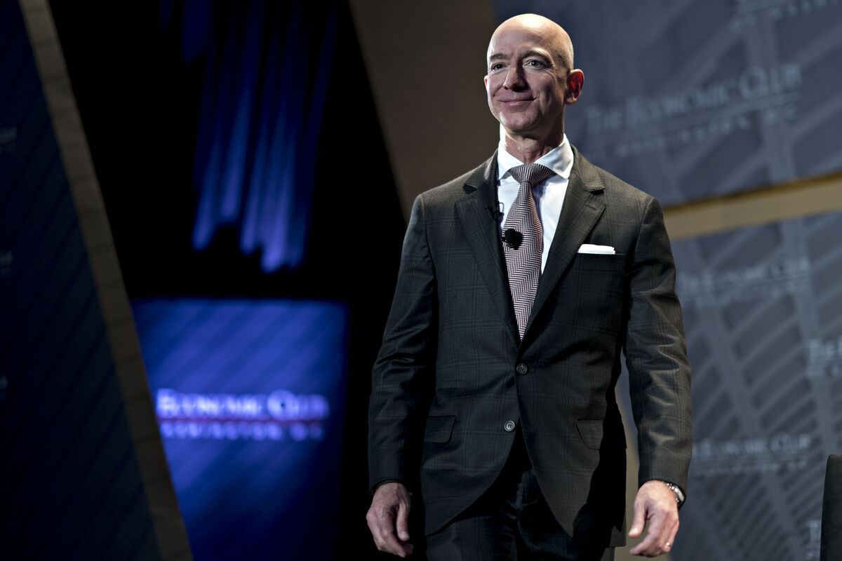 Jeff Bezos Steps Down as CEO, Heralding New Era for Amazon - Bloomberg