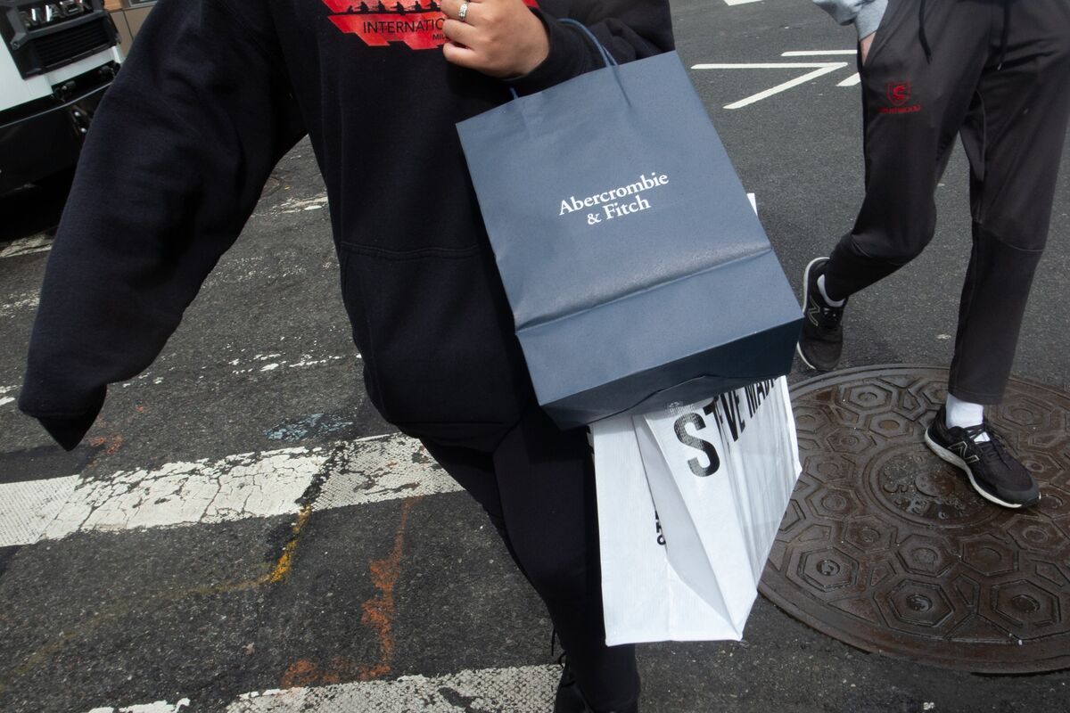 Abercrombie & Fitch ニュースペーパーバッグ Abercrombie & Fitch | Effortless Classics, Quality Clothing