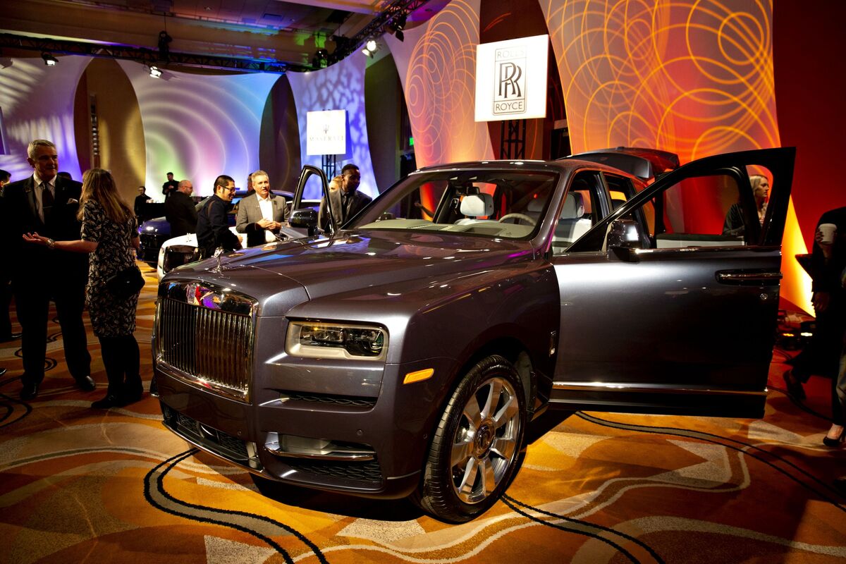 Rolls-Royce Savors Blowout Demand for SUV Starting at $325,000.