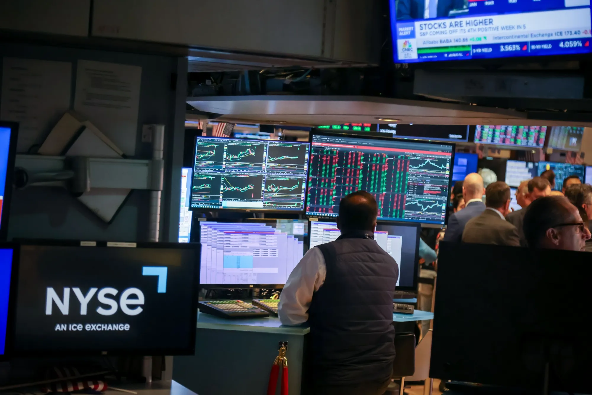 Why Stocks Live in an Alternate Reality - Bloomberg