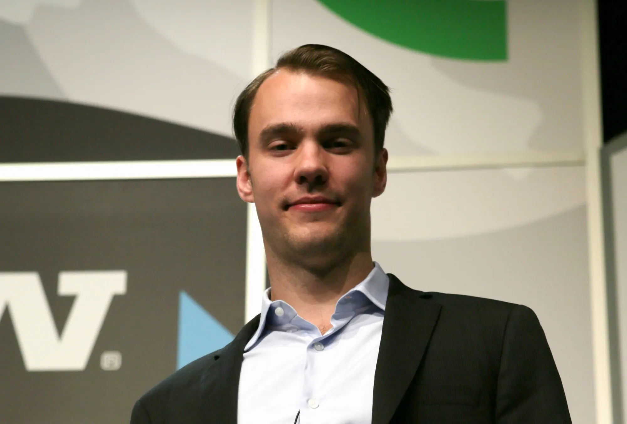 コインベース創業者、脳の健康巡り新たに起業－手術不要の治療目指す - Bloomberg