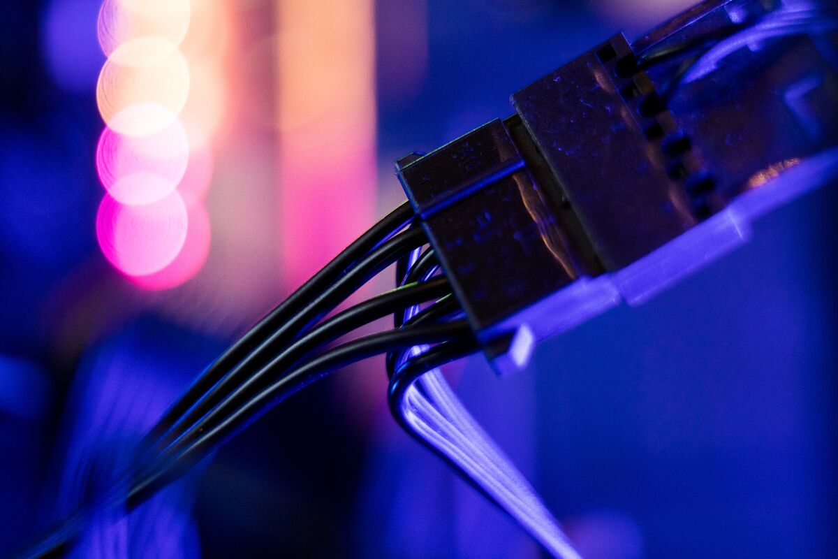 Senators Seek ‘Light Touch’ for Crypto Market as Democrats Balk