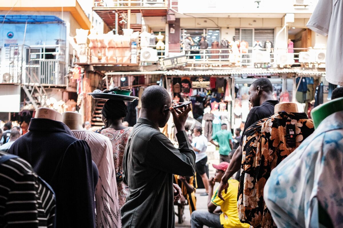 Nigerian Inflation Unexpectedly Slows Before Rate Decision