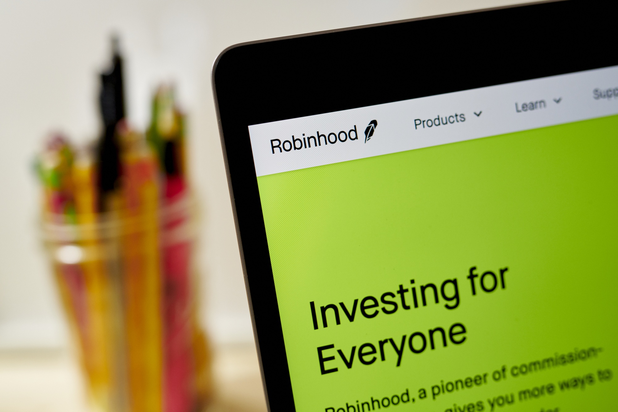 Robinhood posts smaller loss as higher rates boost margin trading
