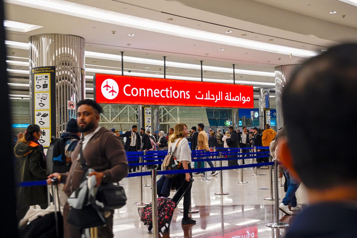 Dubai Airport Says Passenger Traffic Slumps 31% on Iran War