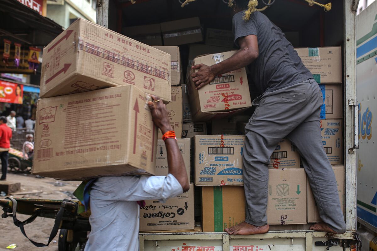 India’s Unemployment Rate Climbs to Four-Month High in April - Bloomberg
