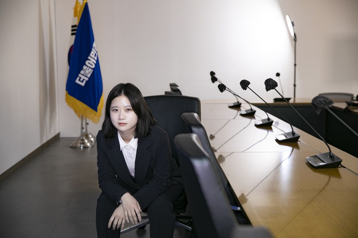 Women's Rights Activist Is Taking on South Korea's President Yoon Suk Yeol  - Bloomberg