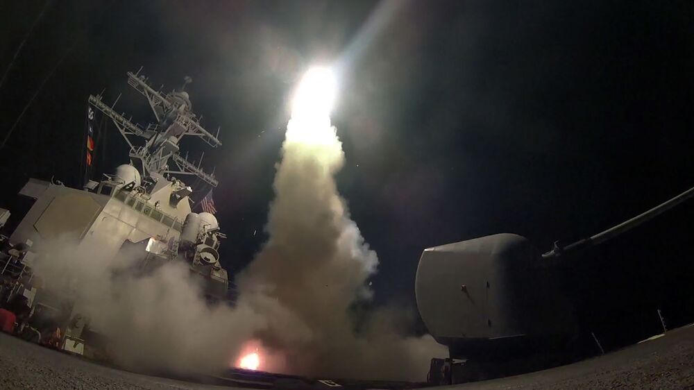 実物 アサド政権 シリア軍 共和国防衛隊 バッジ Amazon.co.jp: 実物 シリア軍 アサド大統領 パッチ : おもちゃ