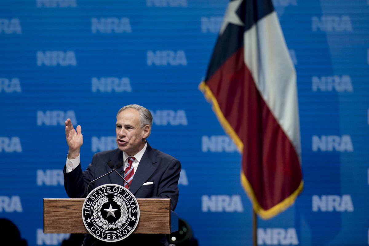 Texas Supreme Court Leaves Schools’ Mask Mandates in Place - Bloomberg