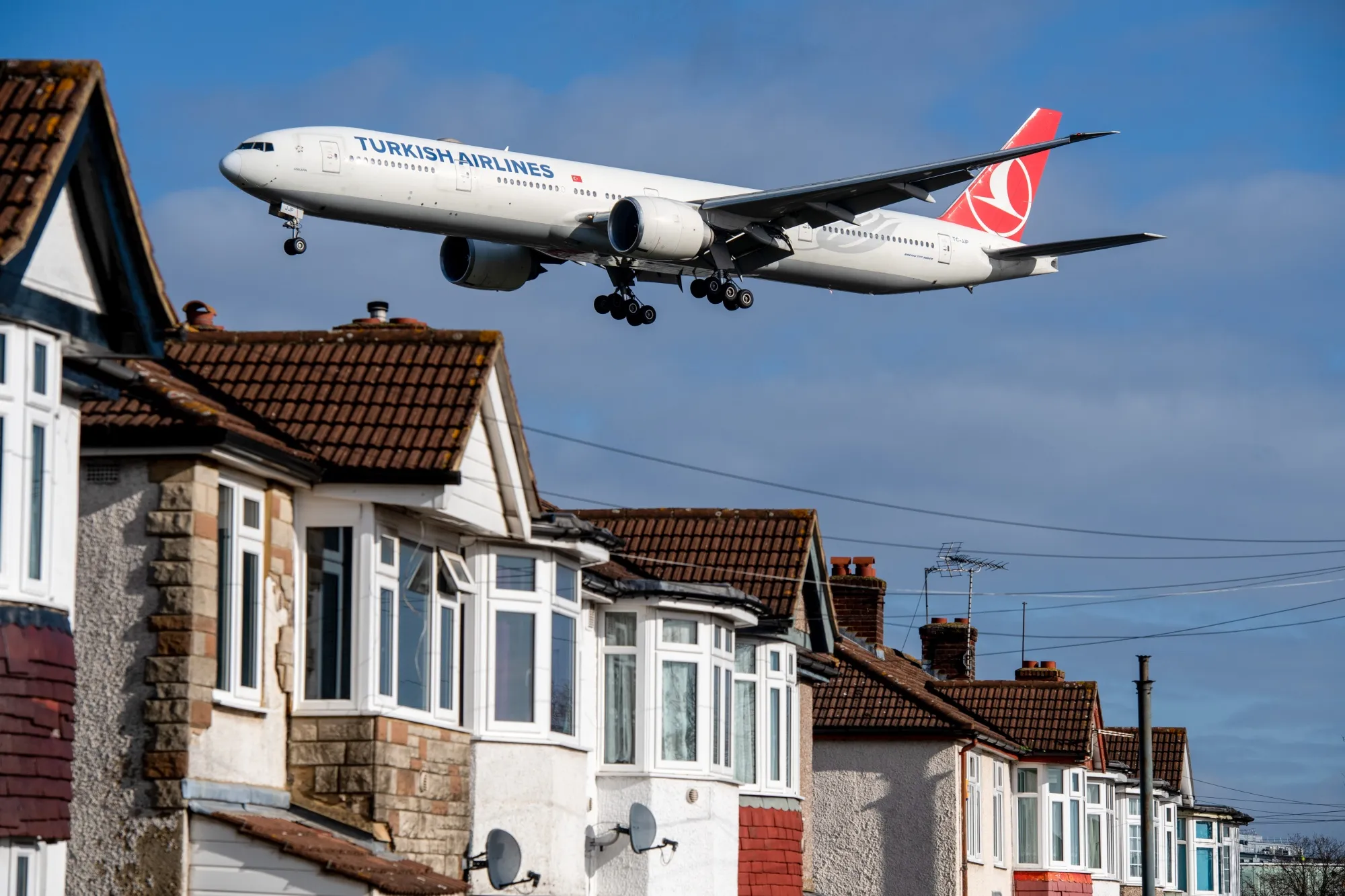 A&nbsp;Turkish Airlines plane&nbsp;lands at London Heathrow Airport.