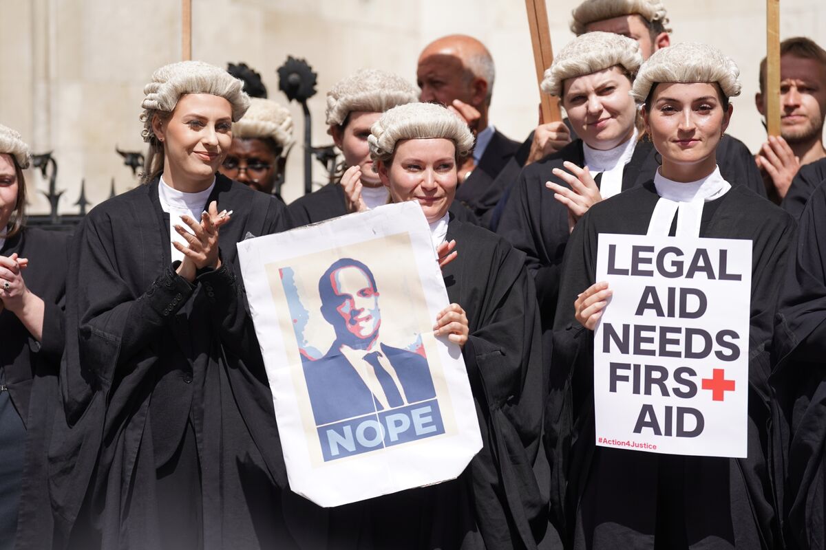 Barristers Strikes Set To Disrupt UK Criminal Courts For Second Week ...