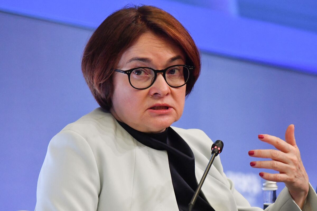 Representação editorial da decisão do Banco da Rússia de manter os juros em 14%