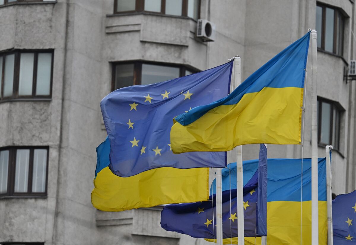 Hungary Vetoes Ukraine Aid After EU Backs Membership Talks - Bloomberg