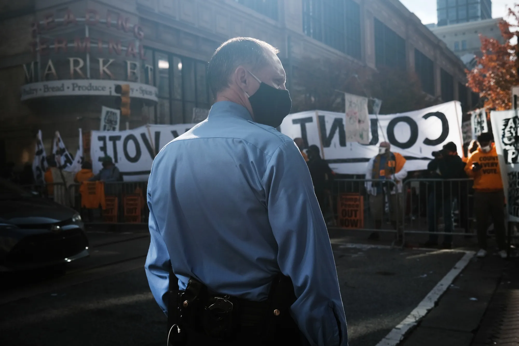 A police officer stands outside the Philadelphia Convention Center as ballots are counted on November 06, 2020.