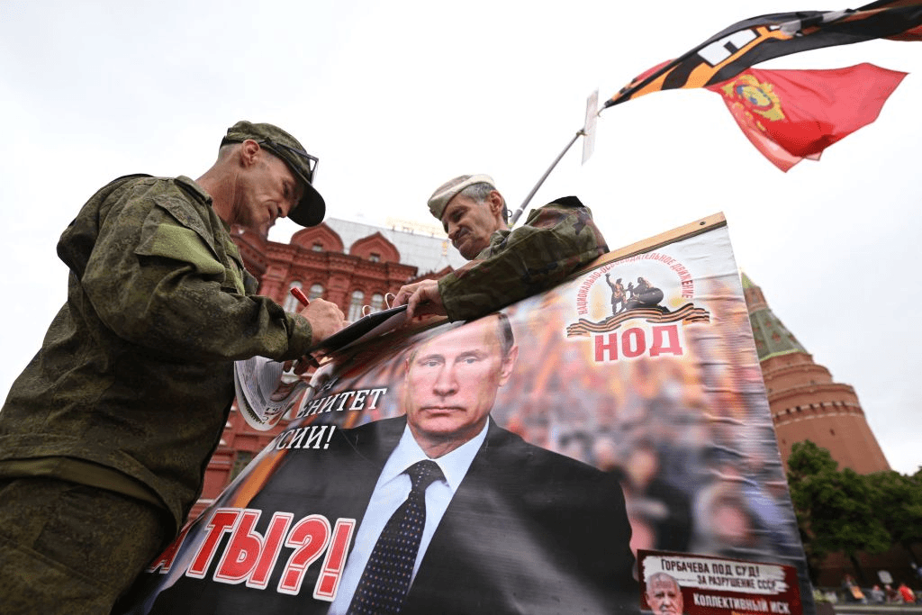 Russia Retreats From the Brink After Armed Mutiny Against Putin