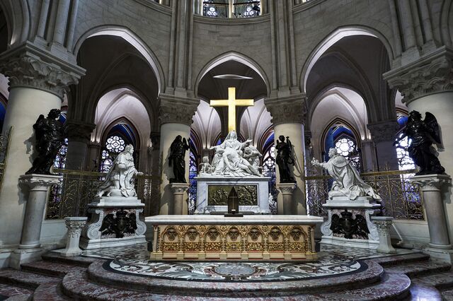 The restored altar of Notre-Dame, with a tabernacle designed by Guillaume Bardet