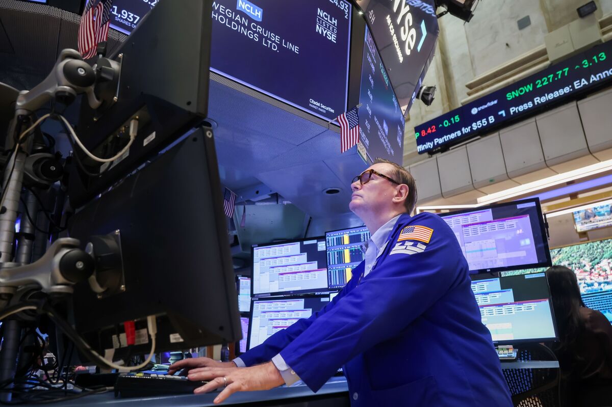 US Junk Bonds Post Worst Losses in Six Months, Spreads Widen