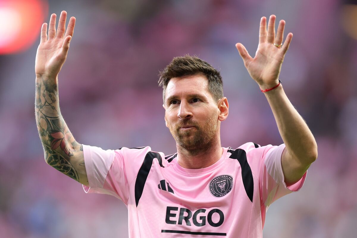 Lionel Messi Buys Fifth Division Spanish Football Club Cornellà Lionel Messi Buys Fifth Division Spanish Football Club Cornellà