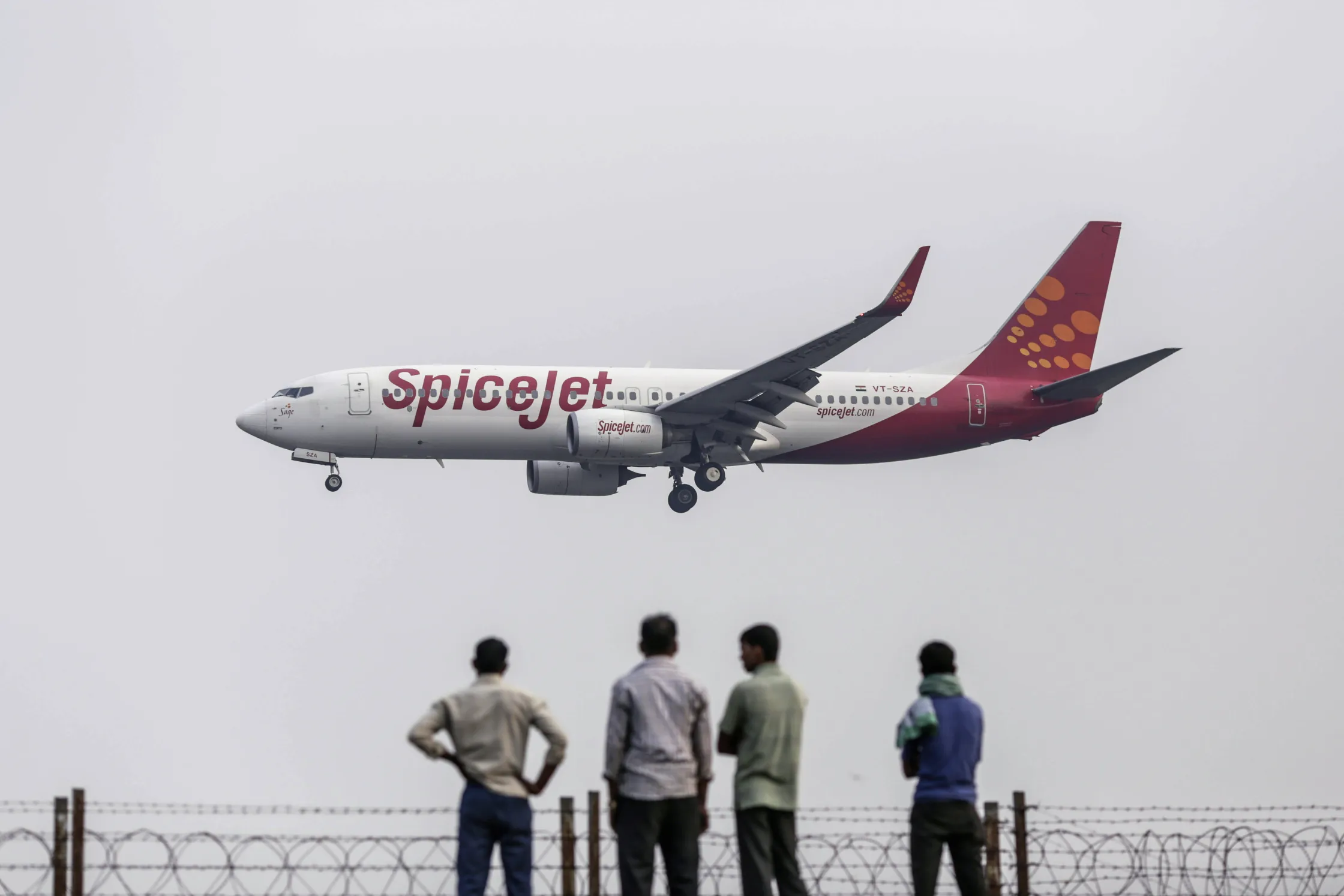 India’s SpiceJet Gets 50% Seats Sale Limit After Mid-Air Safety ...
