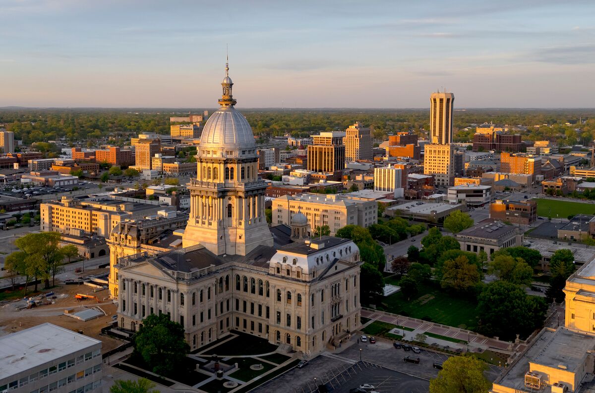 🟪"Illinois: Approvato un Piano di Spesa da 55 Milardi di Dollari in Un Futuro Incerto"