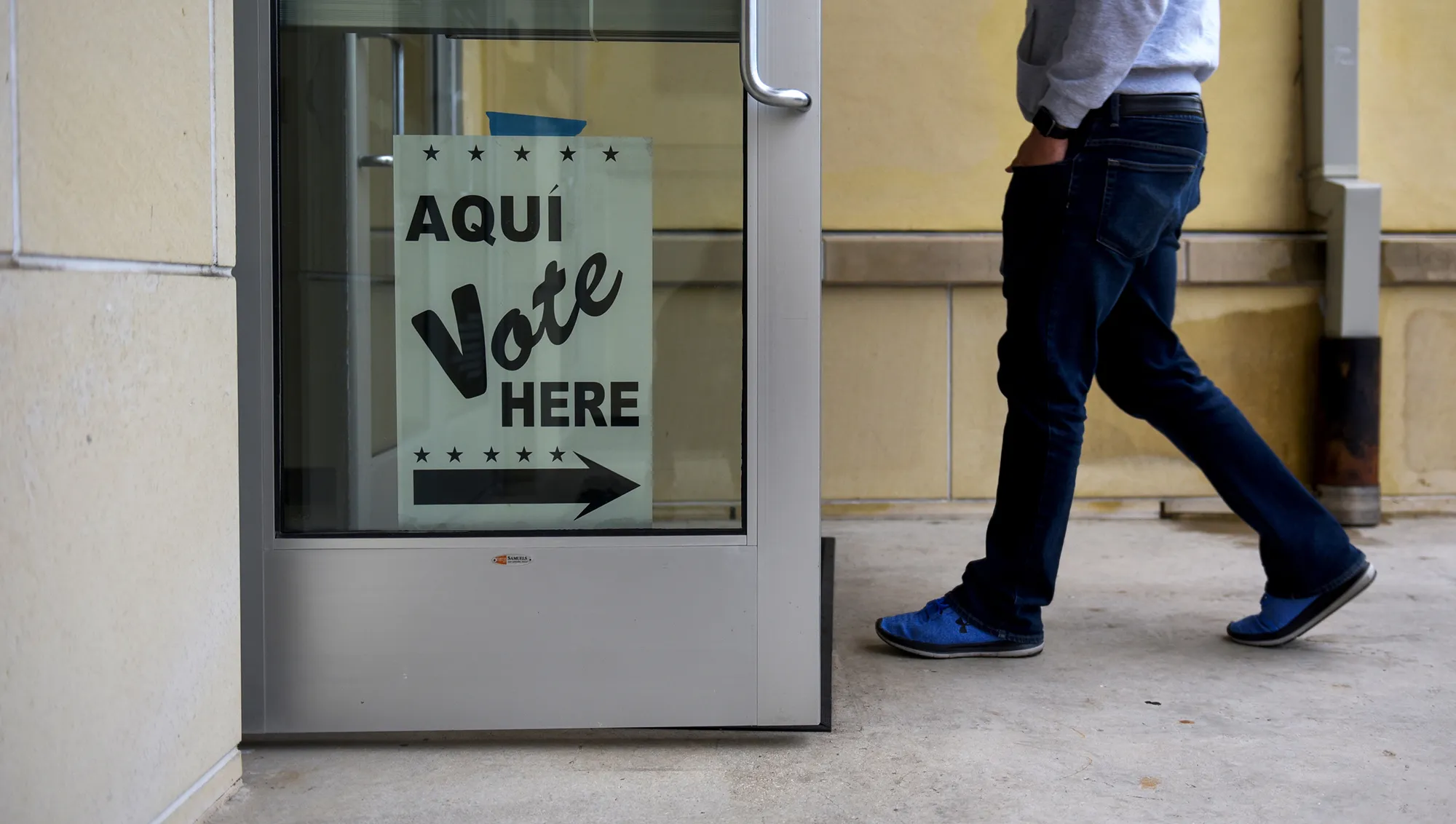 texas vote polling station 