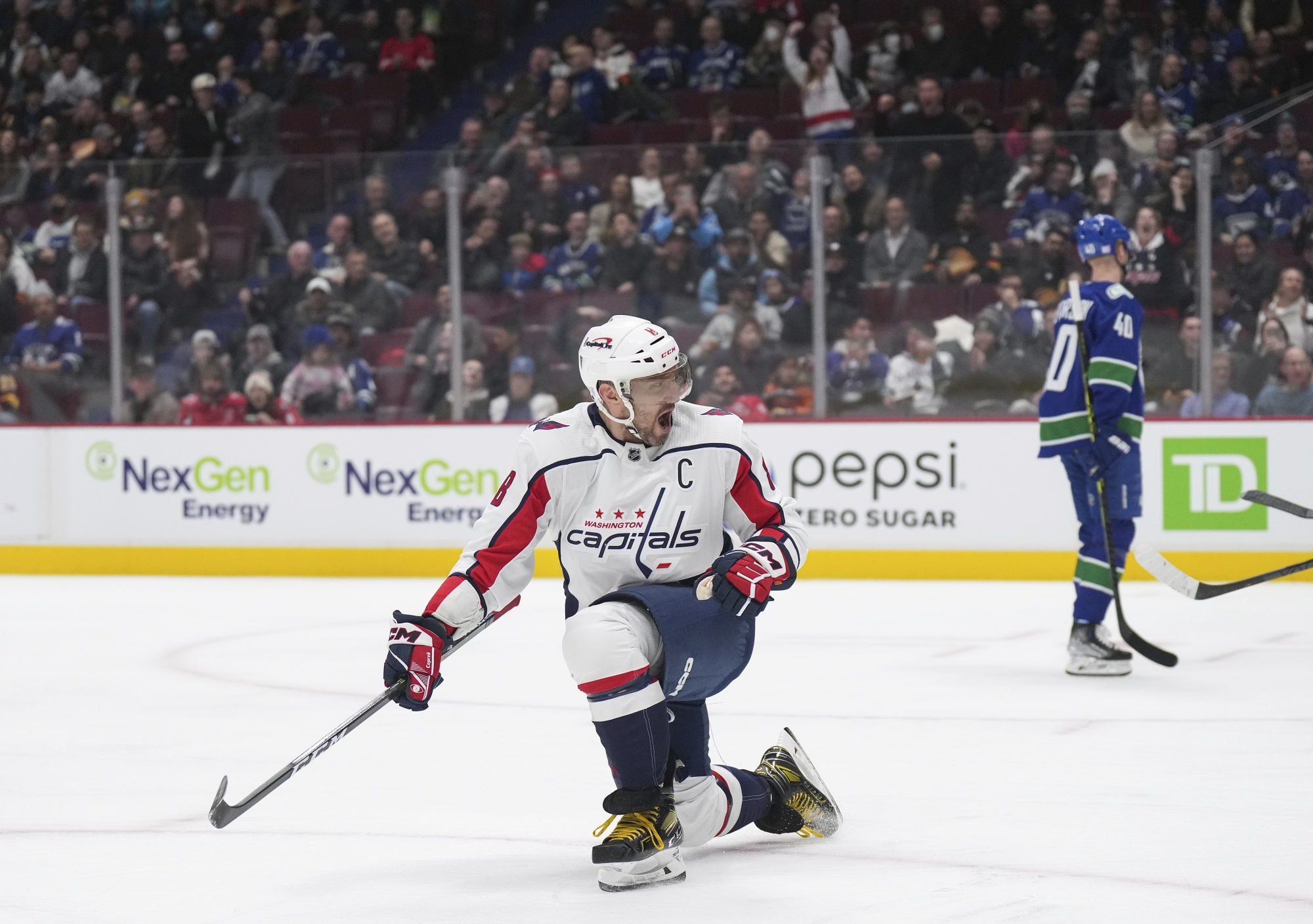 Ovechkin Tops Gretzky for Most Road Goals, Caps Beat Canucks - Bloomberg