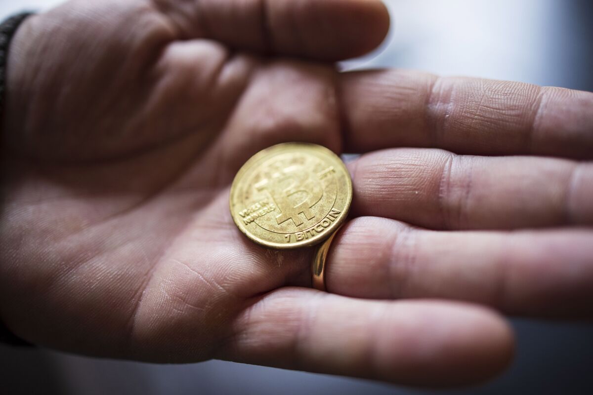 Bitcoin Retreats to One-Month Low as ETF-Led Enthusiasm Wanes