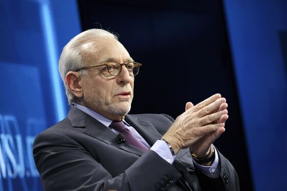 Invesco, Janus Need Scale to Compete With BlackRock, Peltz Says