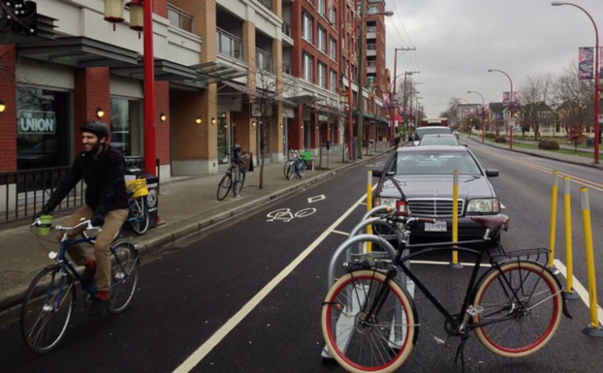 Study The Latest Evidence That Bike Helmet Laws Don't Help Rider