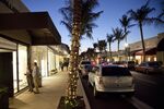 Shoppers outside&nbsp;boutiques on Worth Avenue in Palm Beach.