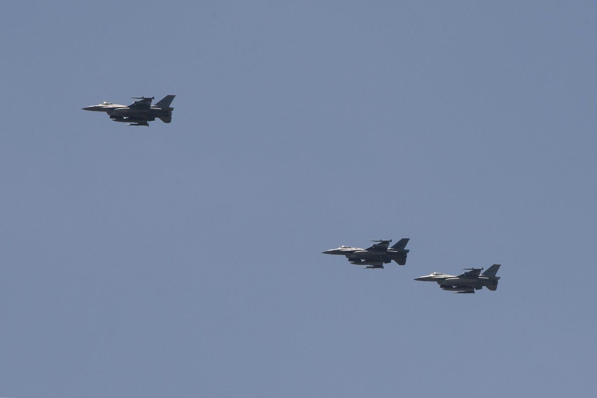 Venezuela Accuses US of Flying Military Aircraft Near Its Coast