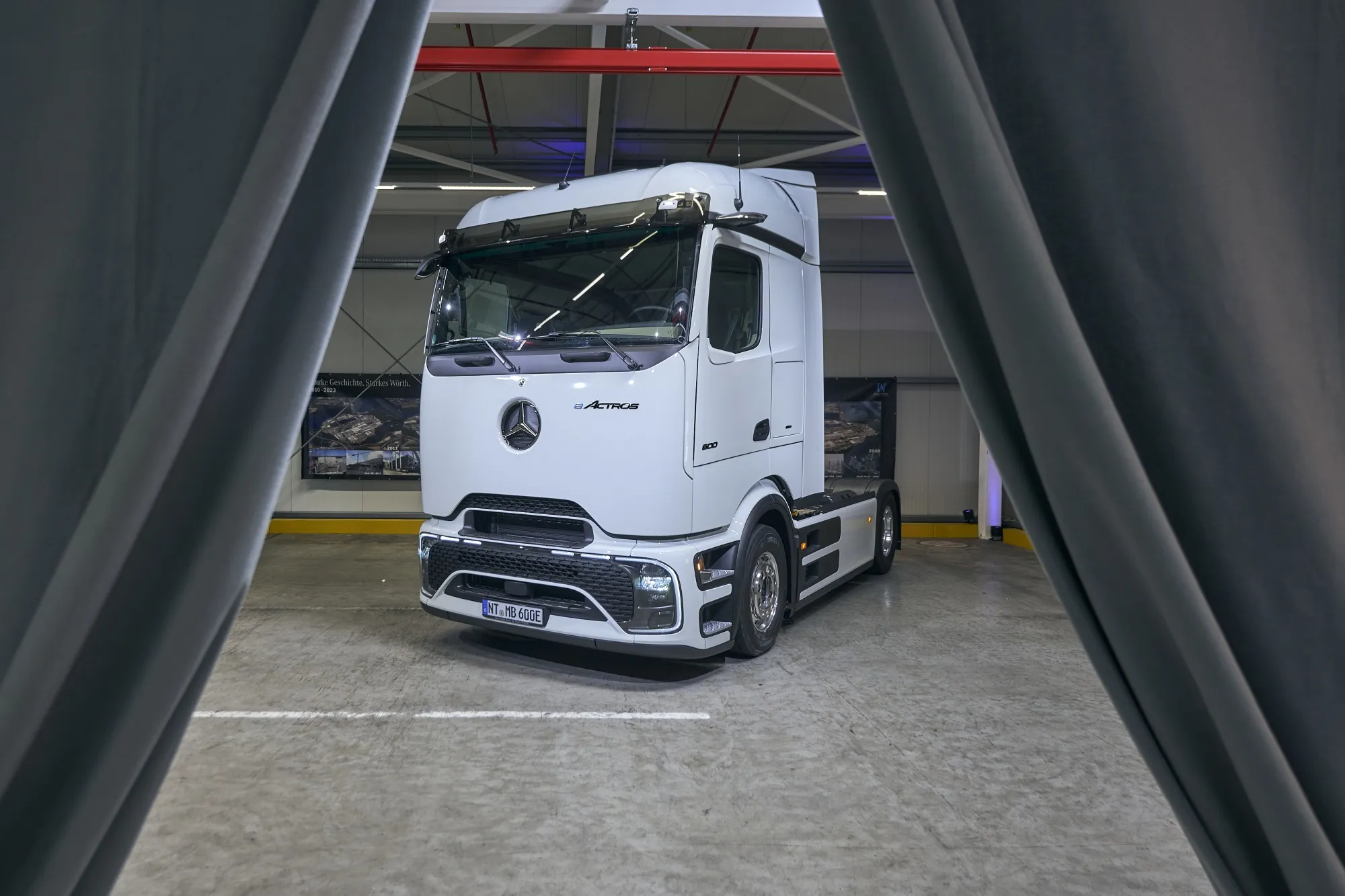 Mercedes-Benz Trucks eActros 600 heavy-duty electric truck.