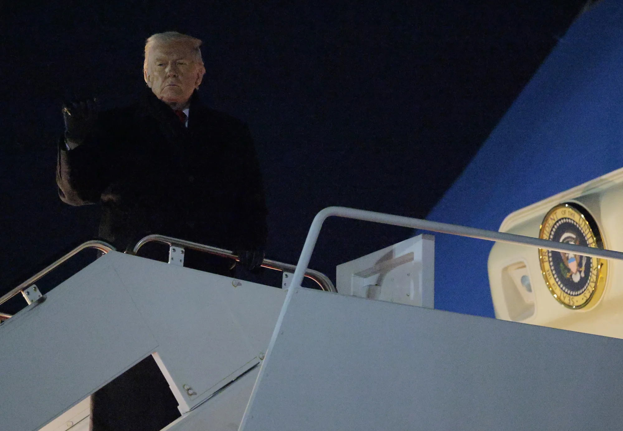 Air Force One Returns to US Over 'Minor' Electrical Problem - Bloomberg
